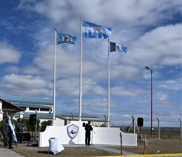 Inauguración de mástiles y muro de honor