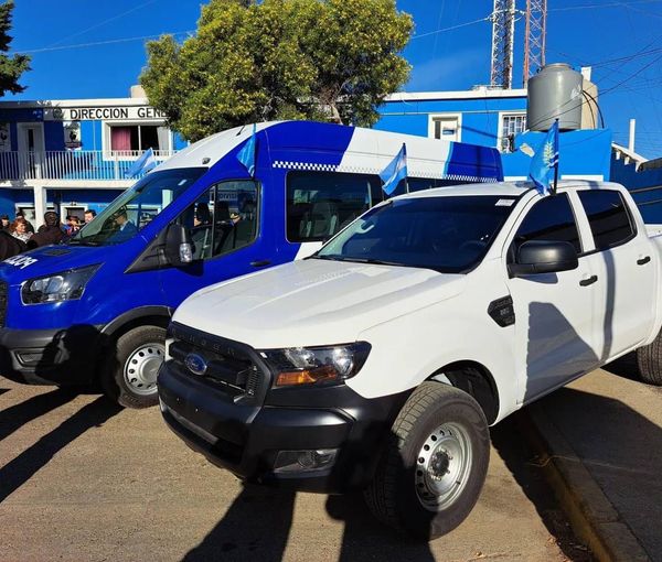 Se entregaron nuevos móviles policiales a la localidad de Caleta Olivia